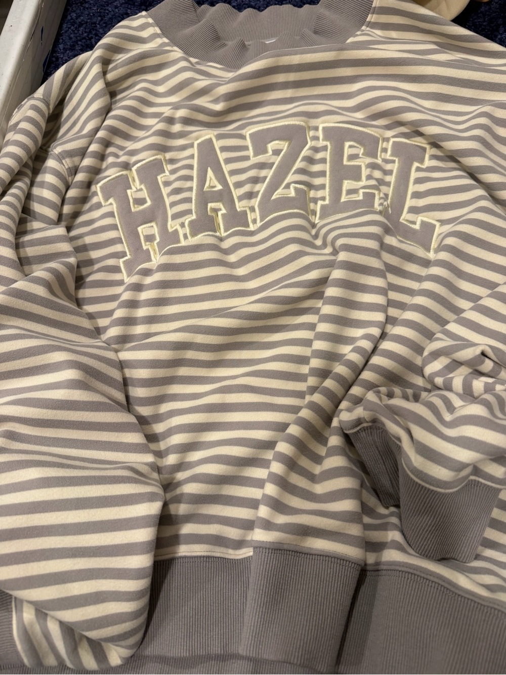 hazel boutique sweater - Picture 2 of 2